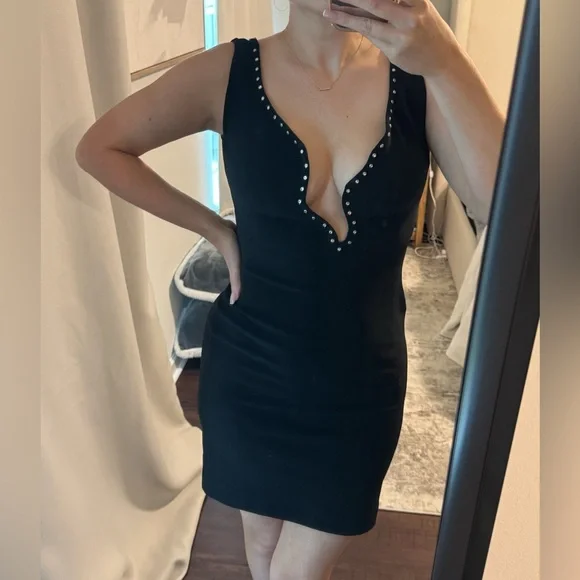 Elegant Black Studded Women's Body con Cleavage Dress - Picture 3 of 16